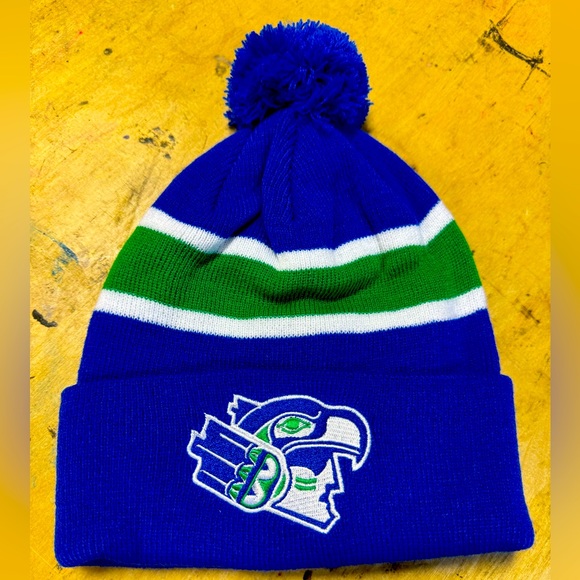 CASUAL INDUSTREES - SEATTLE SEAHAWKS - FAN BRAH POM BEANIE - Picture 1 of 1